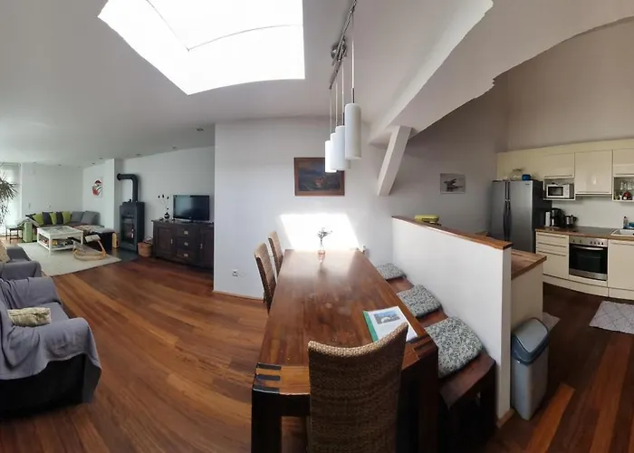 Bright Top-floor With Terrace - 2 Bedrooms - Quiet Area, 20 Min To Center * וינה
