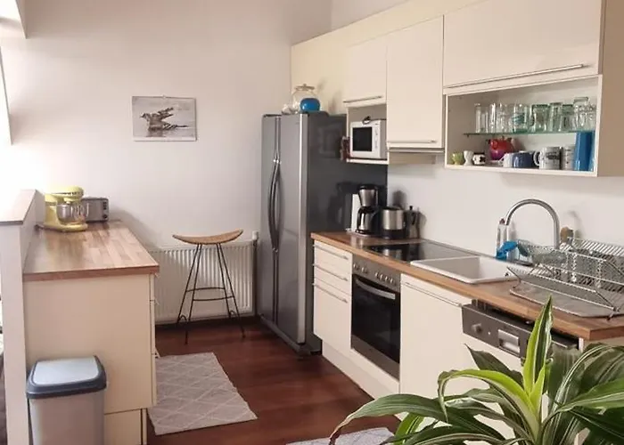Bright Top-floor With Terrace - 2 Bedrooms - Quiet Area, 20 Min To Center