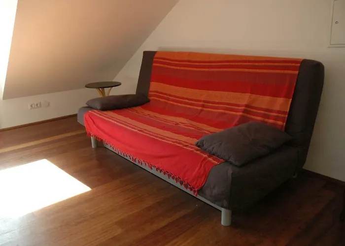 Bright Top-floor With Terrace - 2 Bedrooms - Quiet Area, 20 Min To Center