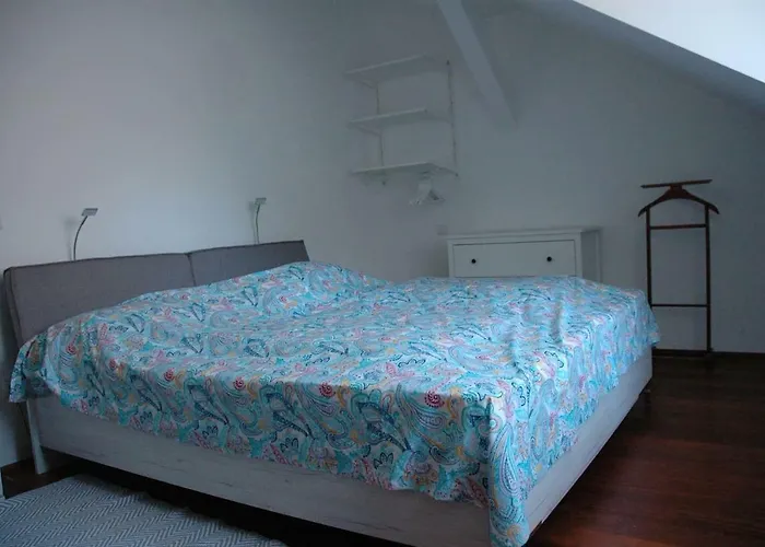Bright Top-floor With Terrace - 2 Bedrooms - Quiet Area, 20 Min To Center