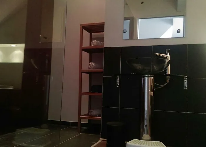 Bright Top-floor With Terrace - 2 Bedrooms - Quiet Area, 20 Min To Center